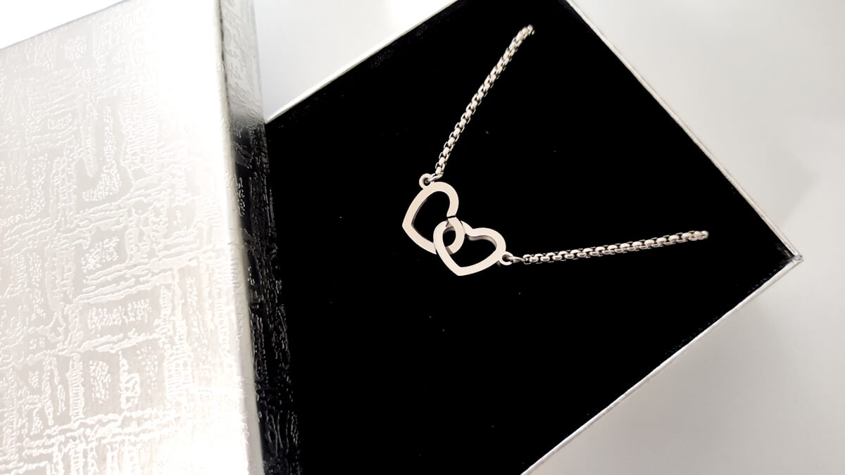 Náramek z chirurgické oceli SRDCE N28 stahovací + krabička