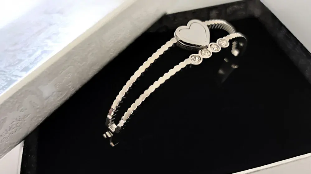Náramek z chirurgické oceli SRDCE N21 s krystaly + krabička