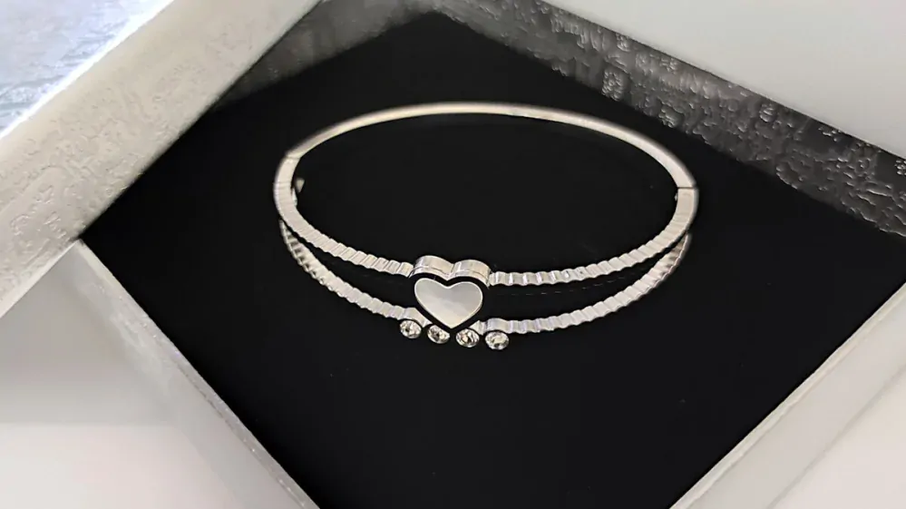 Náramek z chirurgické oceli SRDCE N21 s krystaly + krabička
