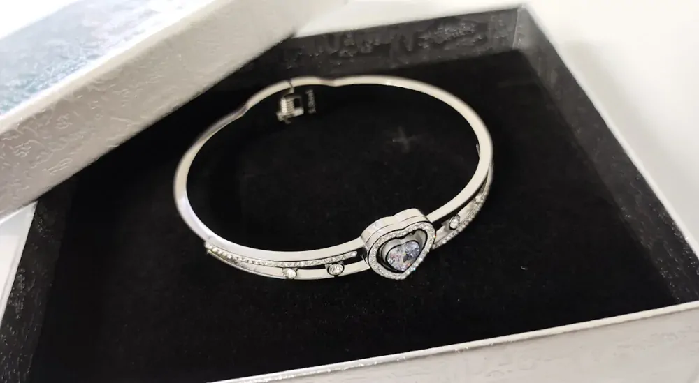 Náramek z chirurgické oceli SRDCE N23 s krystaly + krabička