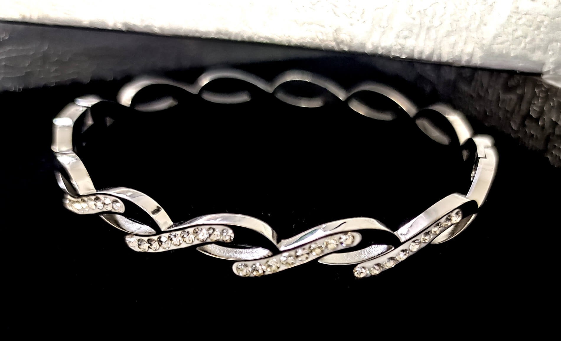 Náramek z chirurgické oceli CLAIRES N15 s krystaly + krabička